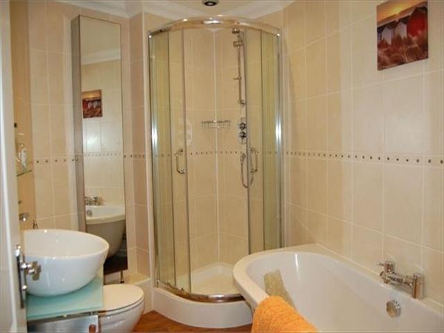  Image of 2 bedroom Flat for sale in Stone Bay Court Eastern Esplanade Broadstairs CT10 at Stone Bay Court, Eastern Esplanade, Broadstairs, Kent CT10