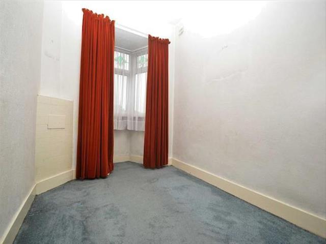  Image of 3 bedroom Semi-Detached house to rent in Mighell Avenue Ilford IG4 at Mighell Avenue, Redbridge, Essex IG4