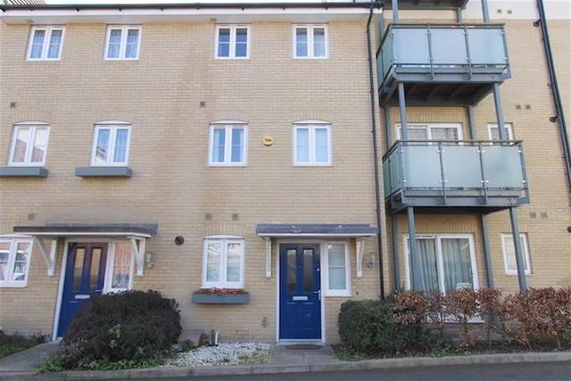  Image of 4 bedroom Property to rent in Harman Rise Ilford IG3 at Harman Rise, Seven Kings, Essex IG3