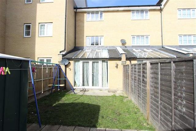  Image of 4 bedroom Property to rent in Harman Rise Ilford IG3 at Harman Rise, Seven Kings, Essex IG3