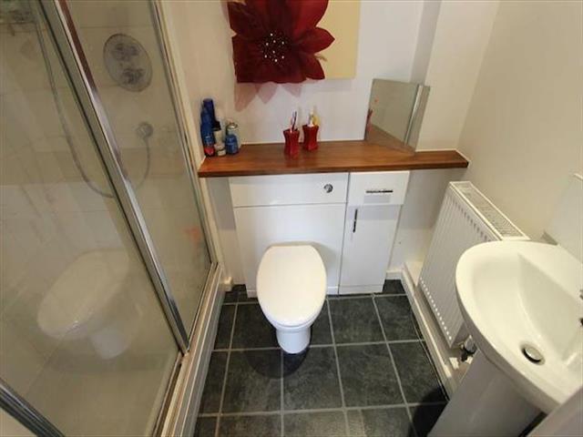  Image of 4 bedroom Property to rent in Harman Rise Ilford IG3 at Harman Rise, Seven Kings, Essex IG3