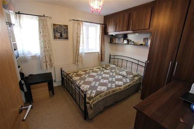  Image of 4 bedroom Property to rent in Harman Rise Ilford IG3 at Harman Rise, Seven Kings, Essex IG3
