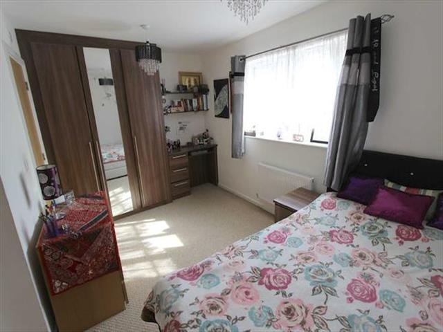  Image of 4 bedroom Property to rent in Harman Rise Ilford IG3 at Harman Rise, Seven Kings, Essex IG3