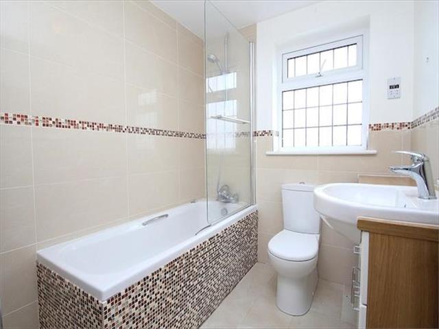  Image of 4 bedroom Property to rent in Ouseley Road Wraysbury Staines TW19 at Ouseley Road, Wraysbury, Berkshire TW19