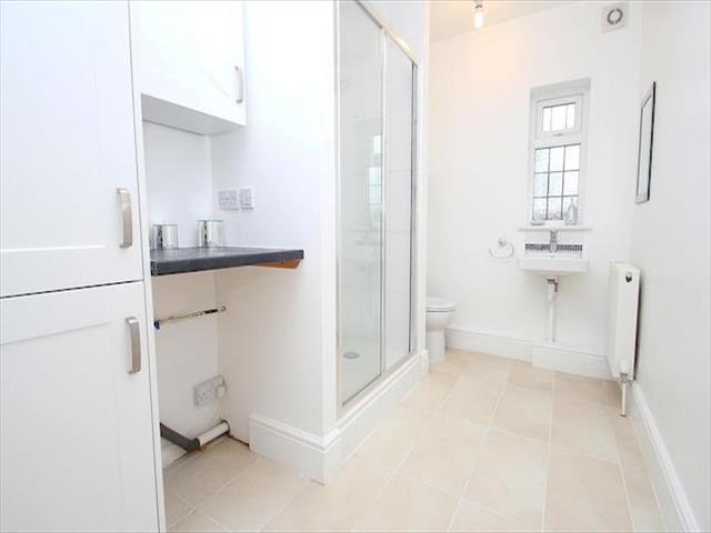  Image of 4 bedroom Property to rent in Ouseley Road Wraysbury Staines TW19 at Ouseley Road, Wraysbury, Berkshire TW19
