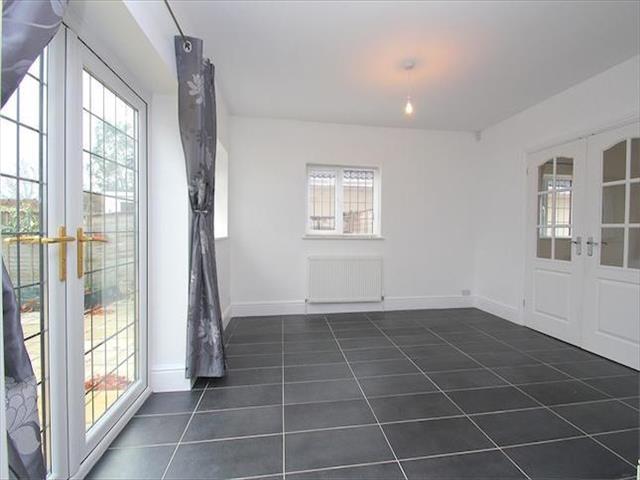  Image of 4 bedroom Property to rent in Ouseley Road Wraysbury Staines TW19 at Ouseley Road, Wraysbury, Berkshire TW19