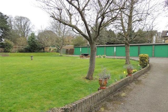  Image of 2 bedroom Maisonette to rent in Ashburton Road Addiscombe Croydon CR0 at College Court, Ashburton Road, Croydon CR0