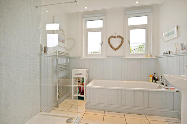  Image of 2 bedroom Flat for sale in Forest Hill Road London SE22 at Forest Hill Road, London SE22