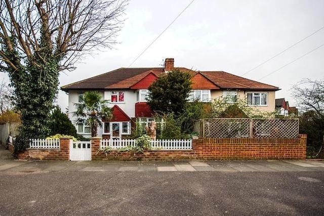  Image of 1 bedroom Terraced house to rent in Rivermeads Avenue Twickenham TW2 at Rivermeads Avenue, Twickenham TW2