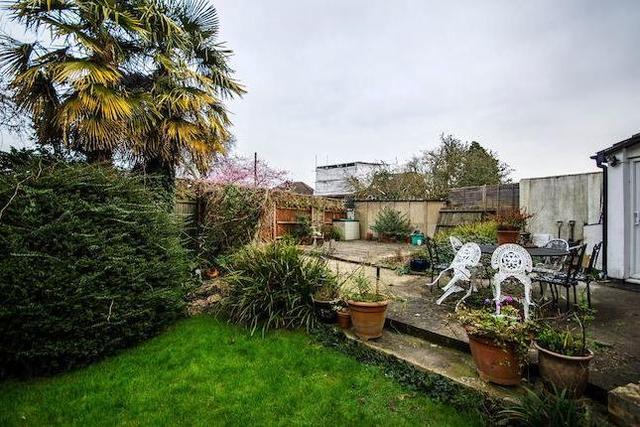  Image of 1 bedroom Terraced house to rent in Rivermeads Avenue Twickenham TW2 at Rivermeads Avenue, Twickenham TW2