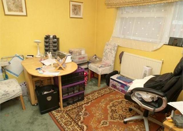  Image of 2 bedroom Flat to rent in Cherry Way West Ewell Epsom KT19 at Cherry Way, West Ewell, Epsom KT19