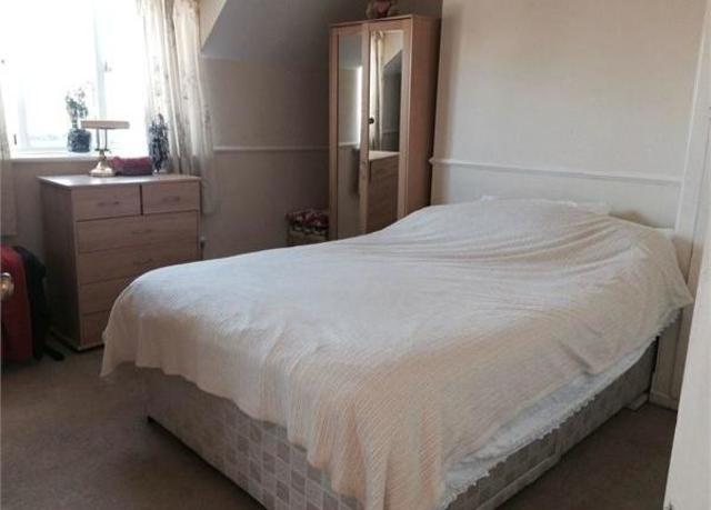  Image of 3 bedroom Maisonette to rent in Gilders Road Chessington KT9 at Gilders Road, Chessington KT9