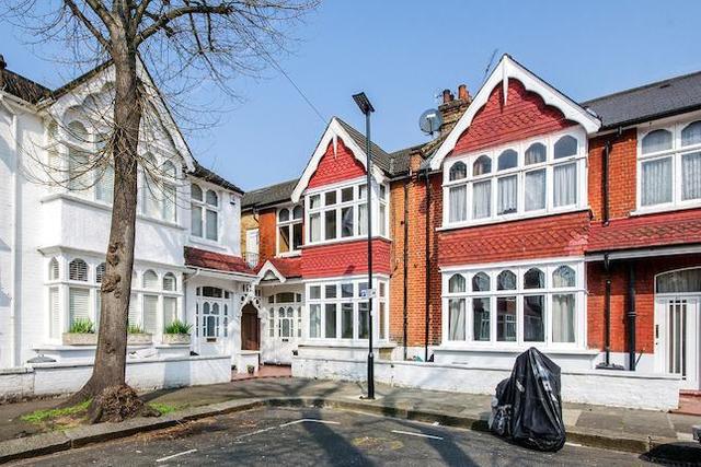  Image of 4 bedroom Flat to rent in Merton Avenue London W4 at Merton Avenue, Chiswick, London W4
