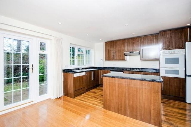  Image of 4 bedroom Terraced house to rent in Tower Rise Richmond TW9 at Tower Rise, Richmond TW9