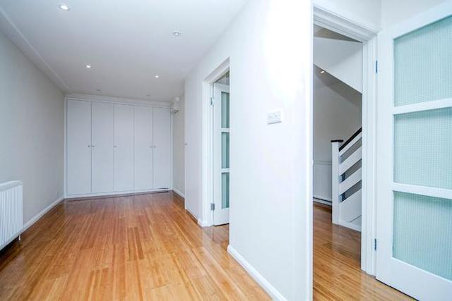  Image of 4 bedroom Terraced house to rent in Tower Rise Richmond TW9 at Tower Rise, Richmond TW9