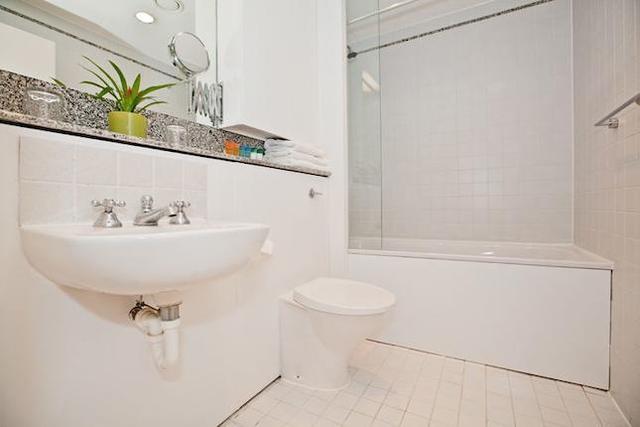  Image of Studio flat for sale in Cromwell Road London SW7 at Cromwell Road, South Kensington SW7