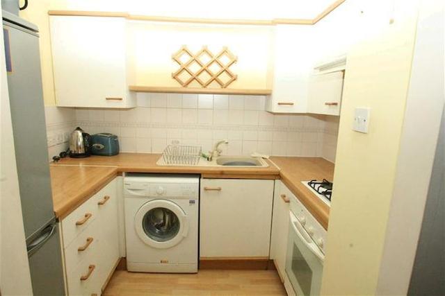  Image of 1 bedroom Flat to rent in Hanson Close Beckenham BR3 at Hanson Close, Beckenham, Kent BR3