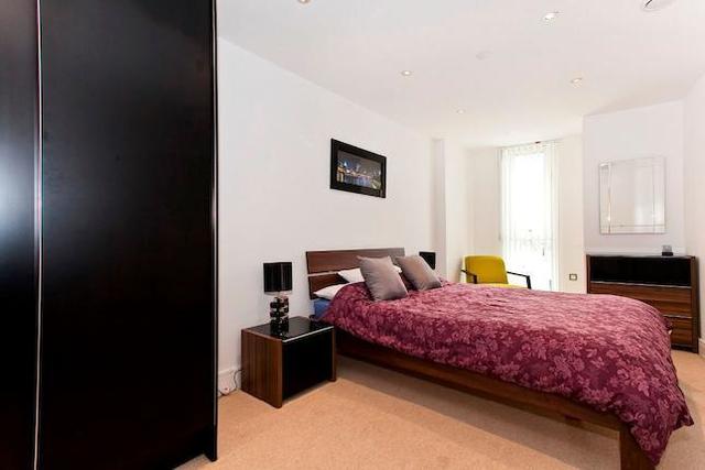  Image of 2 bedroom Flat to rent in Dowells Street London SE10 at Dowells Street, Greenwich SE10