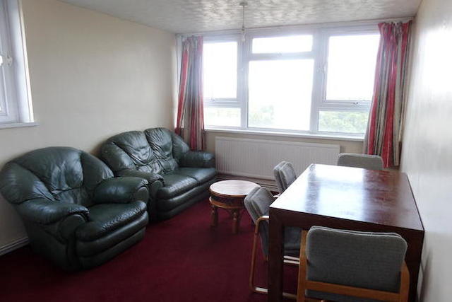  Image of 2 bedroom Flat to rent in Baird Avenue Southall UB1 at Sheringham Tower, Southall UB1