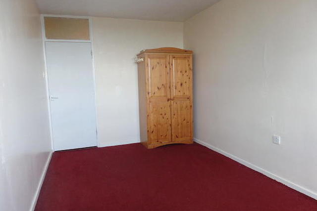  Image of 2 bedroom Flat to rent in Baird Avenue Southall UB1 at Sheringham Tower, Southall UB1