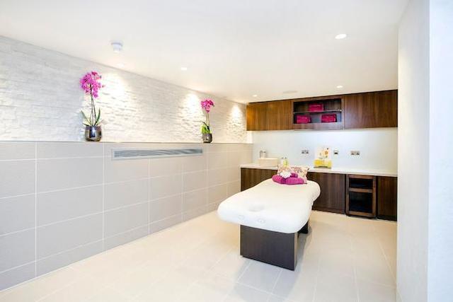  Image of 3 bedroom Flat to rent in Kensington High Street London W14 at Bridgeman House, Kensington High Street, London W14