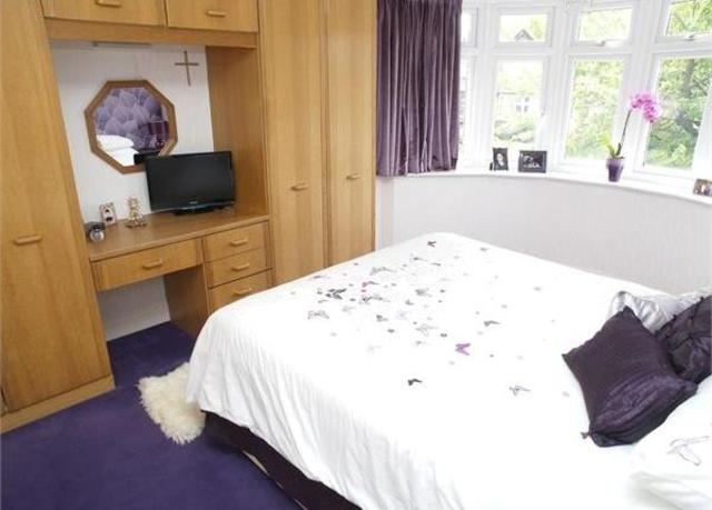  Image of 3 bedroom Semi-Detached house for sale in Commonfield Road Banstead SM7 at Commonfield Road, Banstead SM7