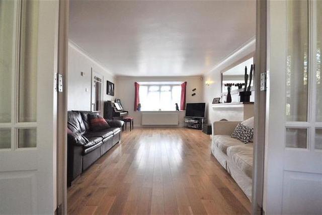  Image of 4 bedroom Detached house for sale in Beechwood Rise Chislehurst BR7 at Beechwood Rise, Chislehurst BR7