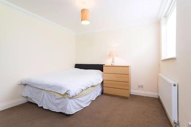  Image of 4 bedroom Flat to rent in Merton Avenue London W4 at Merton Avenue, Chiswick, London W4