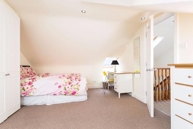  Image of 4 bedroom Flat to rent in Merton Avenue London W4 at Merton Avenue, Chiswick, London W4
