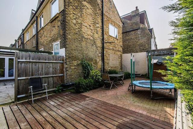  Image of 4 bedroom Flat to rent in Merton Avenue London W4 at Merton Avenue, Chiswick, London W4