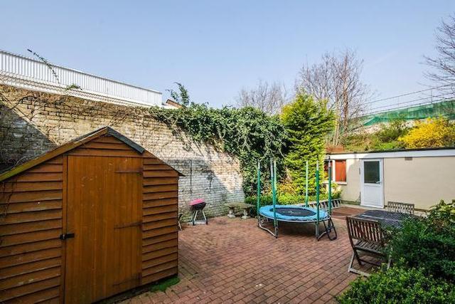  Image of 4 bedroom Flat to rent in Merton Avenue London W4 at Merton Avenue, Chiswick, London W4