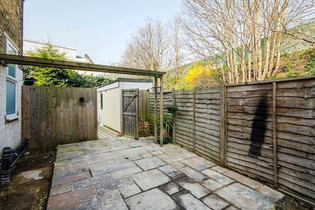  Image of 4 bedroom Flat to rent in Merton Avenue London W4 at Merton Avenue, Chiswick, London W4