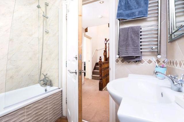  Image of 4 bedroom Flat to rent in Merton Avenue London W4 at Merton Avenue, Chiswick, London W4
