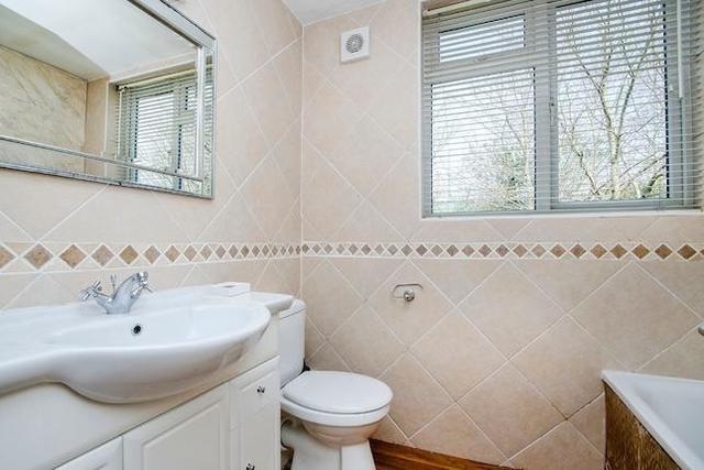  Image of 4 bedroom Flat to rent in Merton Avenue London W4 at Merton Avenue, Chiswick, London W4