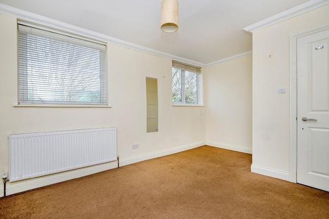  Image of 4 bedroom Flat to rent in Merton Avenue London W4 at Merton Avenue, Chiswick, London W4