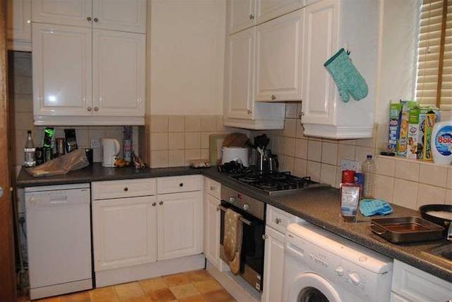  Image of 4 bedroom Flat to rent in Golders Green Road London NW11 at Highfield Gardens, Golders Green, London NW11