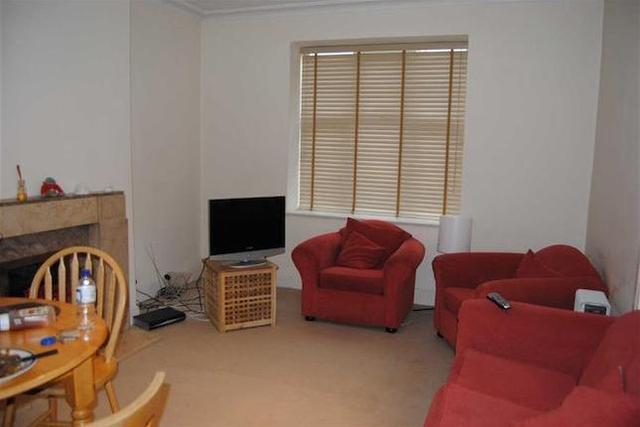  Image of 4 bedroom Flat to rent in Golders Green Road London NW11 at Highfield Gardens, Golders Green, London NW11