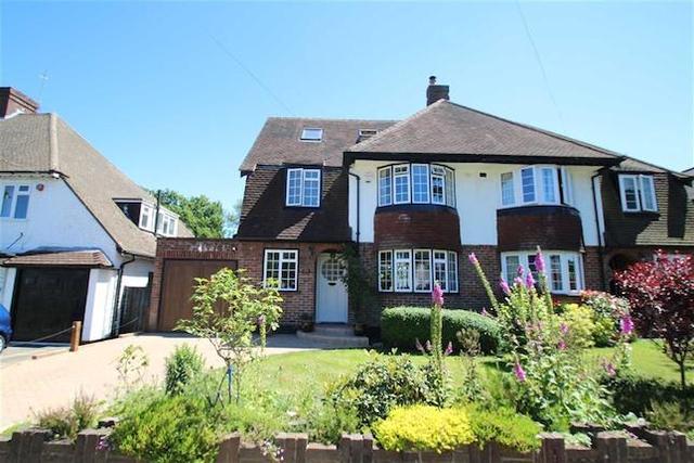  Image of 4 bedroom Property to rent in Manor Way Petts Wood Orpington BR5 at Manor Way, Petts Wood, Kent BR5