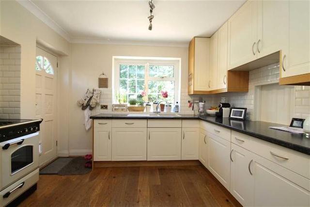  Image of 4 bedroom Property to rent in Manor Way Petts Wood Orpington BR5 at Manor Way, Petts Wood, Kent BR5