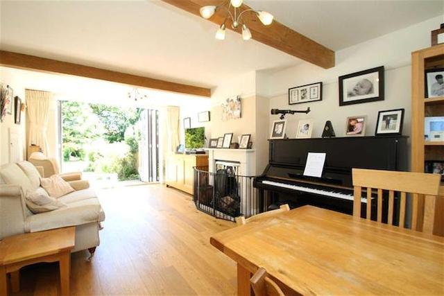  Image of 4 bedroom Property to rent in Manor Way Petts Wood Orpington BR5 at Manor Way, Petts Wood, Kent BR5