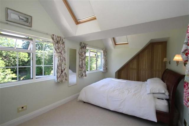  Image of 4 bedroom Property to rent in Manor Way Petts Wood Orpington BR5 at Manor Way, Petts Wood, Kent BR5
