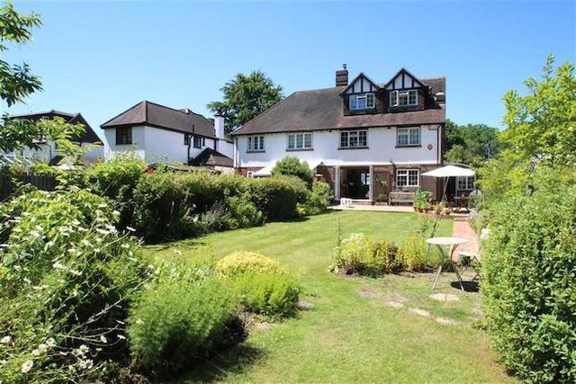  Image of 4 bedroom Property to rent in Manor Way Petts Wood Orpington BR5 at Manor Way, Petts Wood, Kent BR5