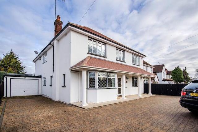  Image of 6 bedroom Detached house to rent in Manor Lane Sunbury-on-Thames TW16 at Manor Lane, Sunbury-On-Thames TW16