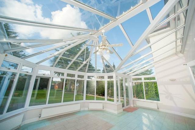  Image of 6 bedroom Detached house to rent in Manor Lane Sunbury-on-Thames TW16 at Manor Lane, Sunbury-On-Thames TW16