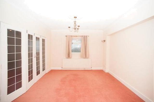  Image of 6 bedroom Detached house to rent in Manor Lane Sunbury-on-Thames TW16 at Manor Lane, Sunbury-On-Thames TW16