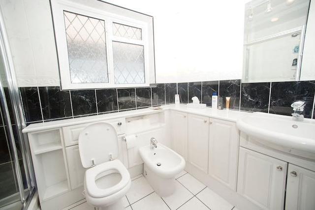  Image of 6 bedroom Detached house to rent in Manor Lane Sunbury-on-Thames TW16 at Manor Lane, Sunbury-On-Thames TW16