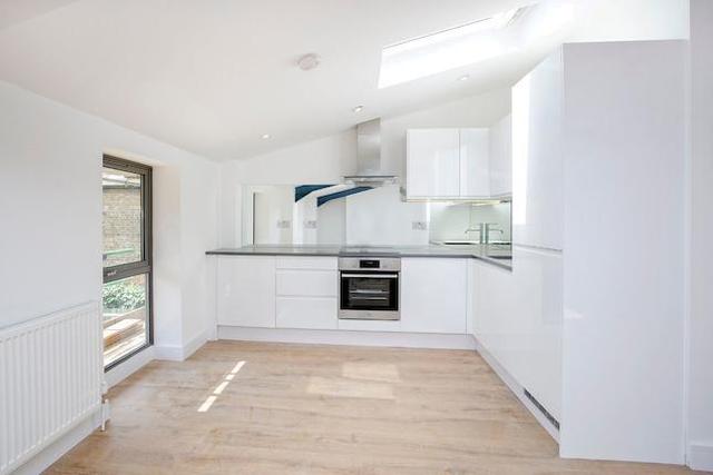  Image of 2 bedroom Flat to rent in Oak Lane Twickenham TW1 at Oak Lane, Twickenham TW1