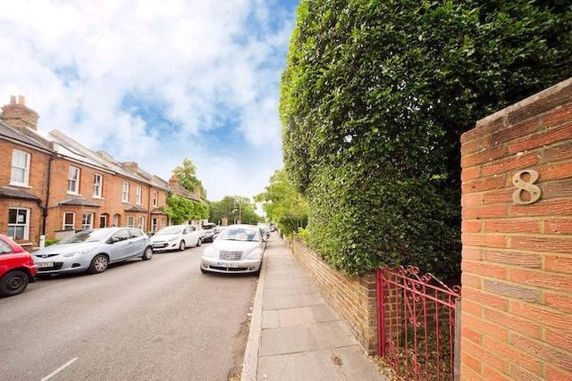  Image of 2 bedroom Flat to rent in Oak Lane Twickenham TW1 at Oak Lane, Twickenham TW1