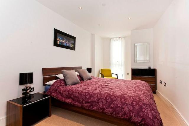  Image of 2 bedroom Flat to rent in Dowells Street London SE10 at Dowells Street, Greenwich SE10