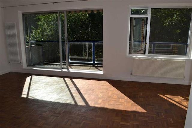  Image of 2 bedroom Flat to rent in Cumberland Gardens Holders Hill Road London NW4 at Cumberland Gardens, Hendon, London NW4